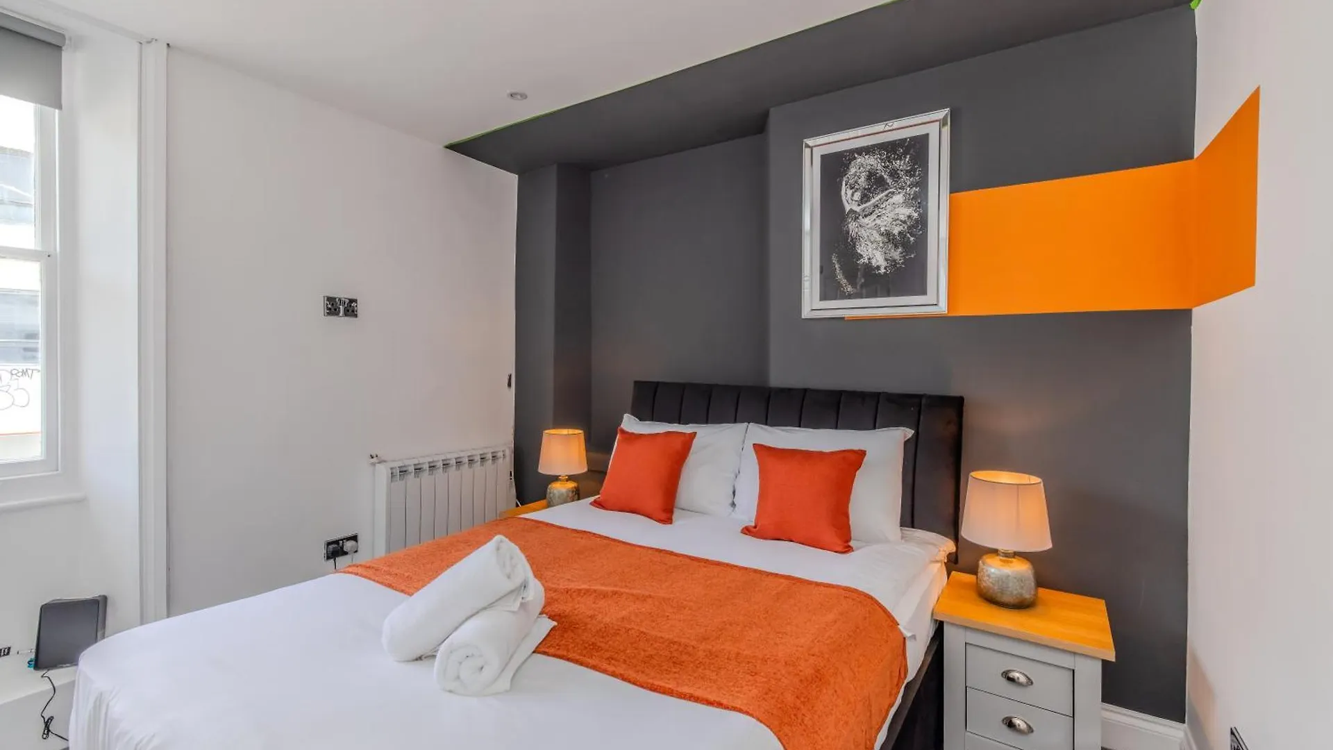 Stylish 3 Bedroom Apartment Next To Brighton Beach And Shopping Center 영국