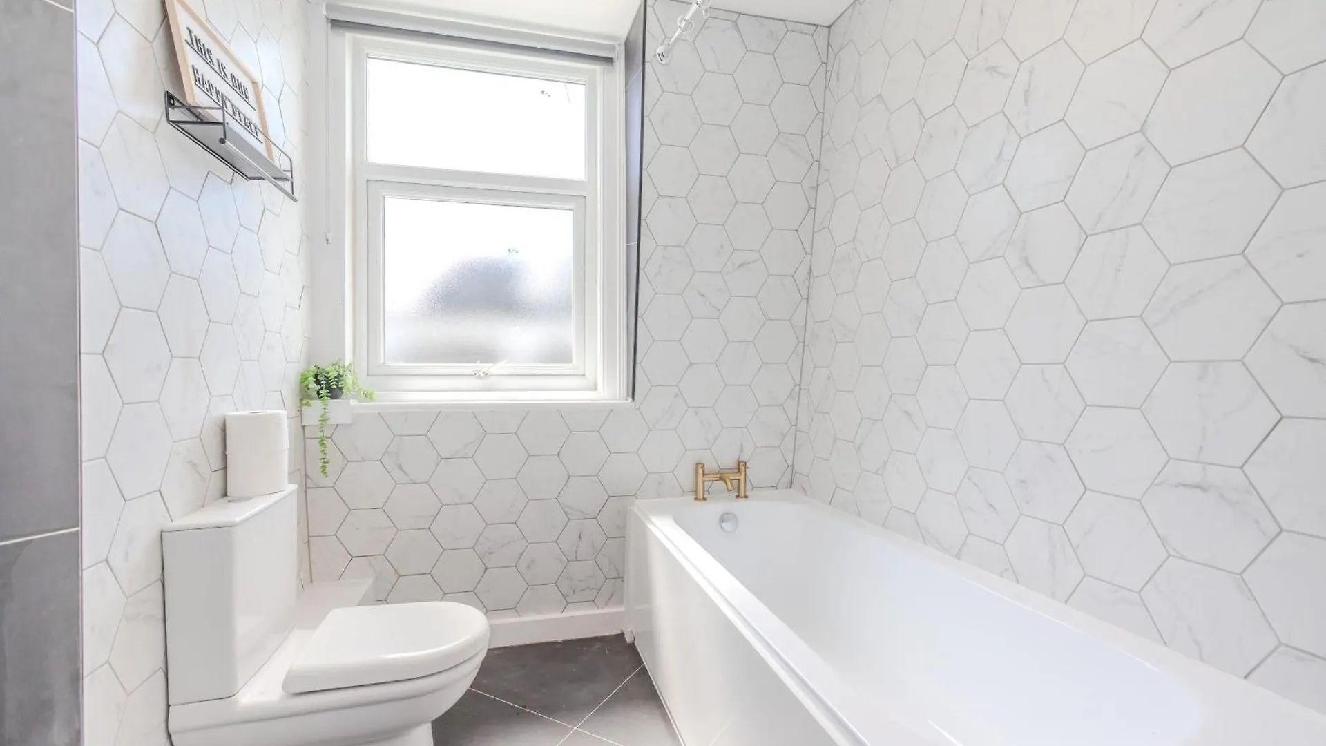 Stylish 3 Bedroom Apartment Next To Brighton Beach And Shopping Center المملكة المتحدة