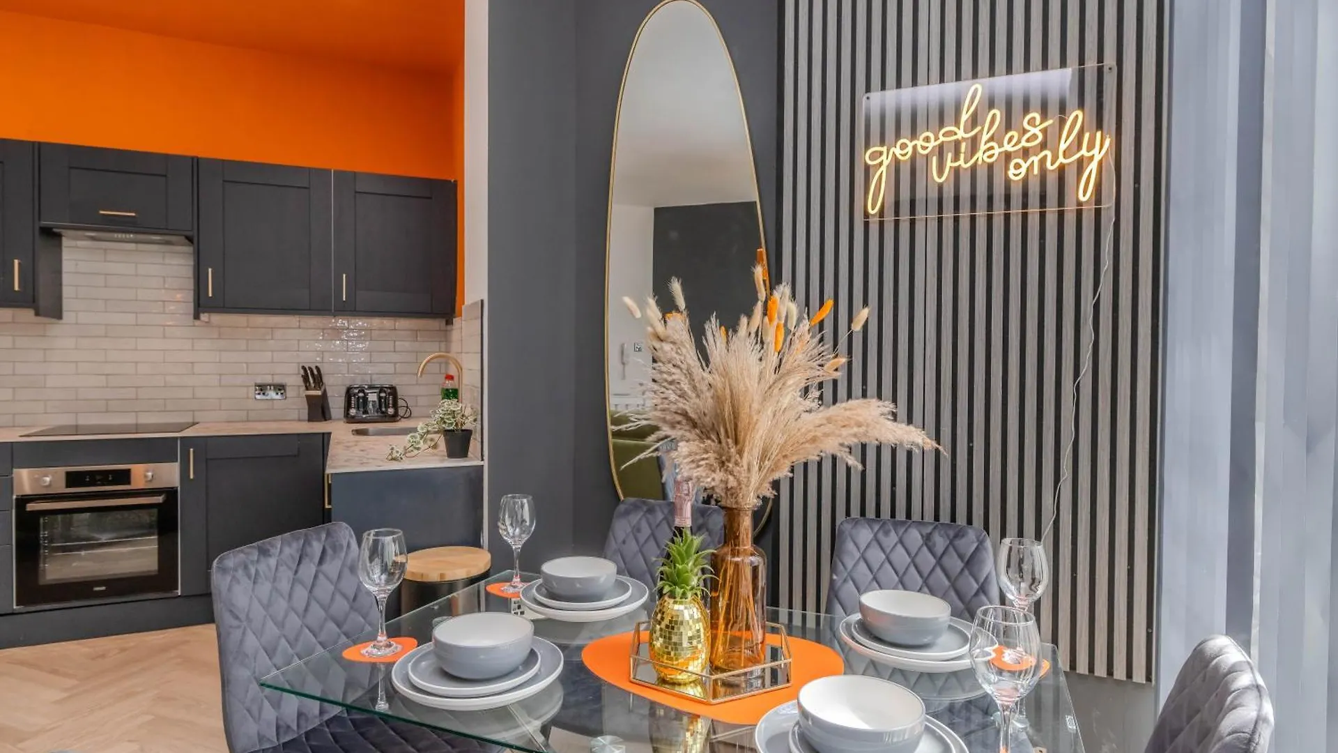 Stylish 3 Bedroom Apartment Next To Brighton Beach And Shopping Center 0*,  المملكة المتحدة